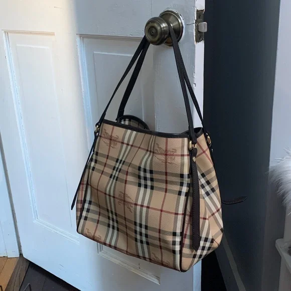 Authentic Burberry shoulder bag with removable zippered pouch. 2 in 1! - Picture 16 of 16